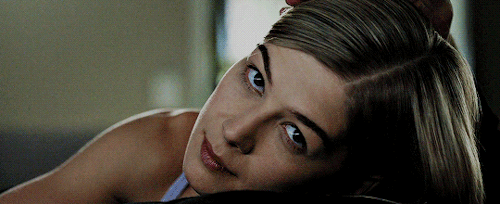 gone-girl-gif-9.gif